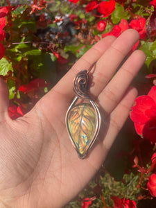 Falling Foliage~ Labradorite Pendant